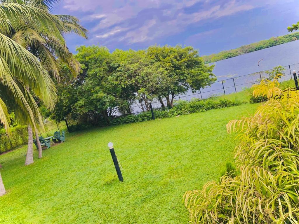 Serenity Lake Resort Yala ทิซซามาฮารามา ภายนอก รูปภาพ