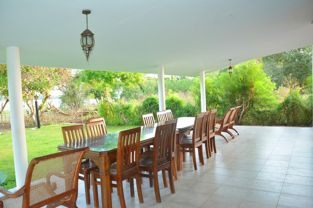 Serenity Lake Resort Yala ทิซซามาฮารามา ภายนอก รูปภาพ