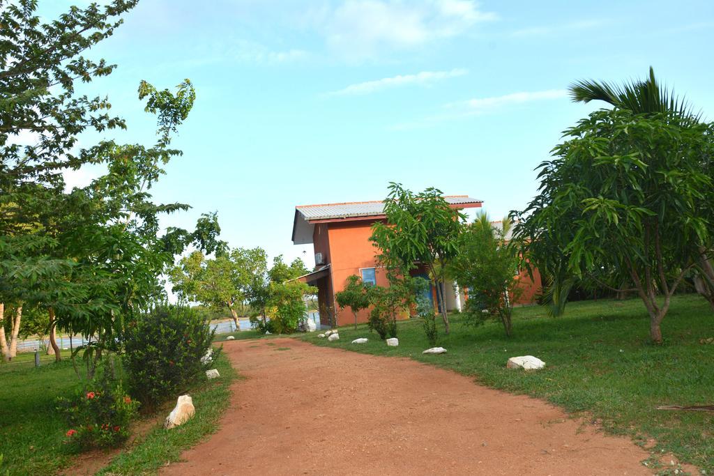 Serenity Lake Resort Yala ทิซซามาฮารามา ภายนอก รูปภาพ