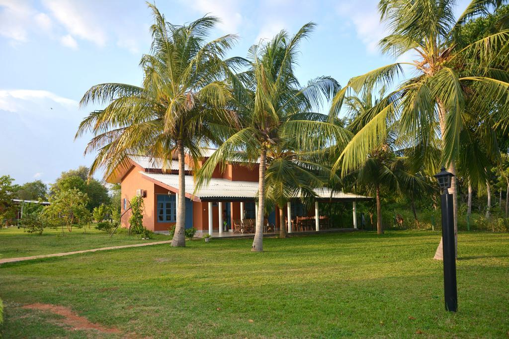 Serenity Lake Resort Yala ทิซซามาฮารามา ภายนอก รูปภาพ