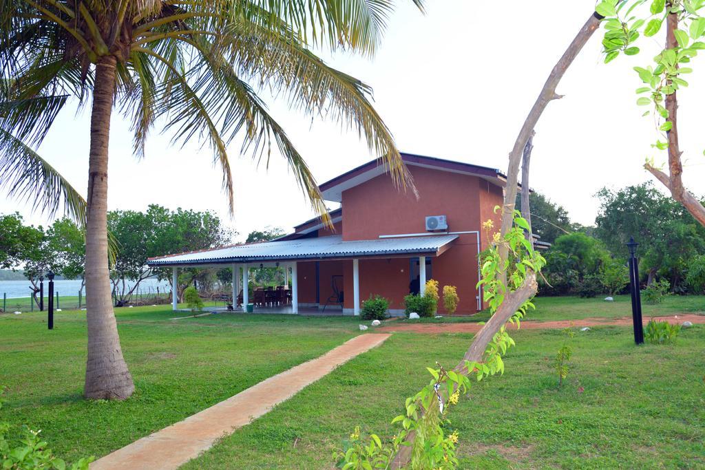 Serenity Lake Resort Yala ทิซซามาฮารามา ภายนอก รูปภาพ