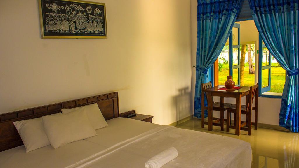 Serenity Lake Resort Yala ทิซซามาฮารามา ภายนอก รูปภาพ