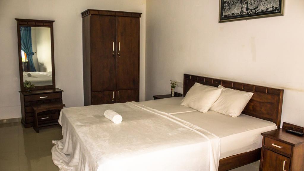 Serenity Lake Resort Yala ทิซซามาฮารามา ภายนอก รูปภาพ
