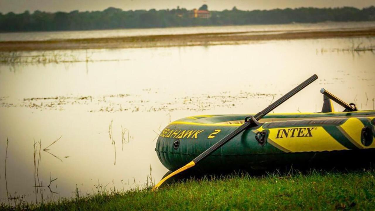 Serenity Lake Resort Yala ทิซซามาฮารามา ภายนอก รูปภาพ